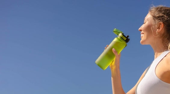 Kiedy pić kolagen, by działał najlepiej – rano czy wieczorem?